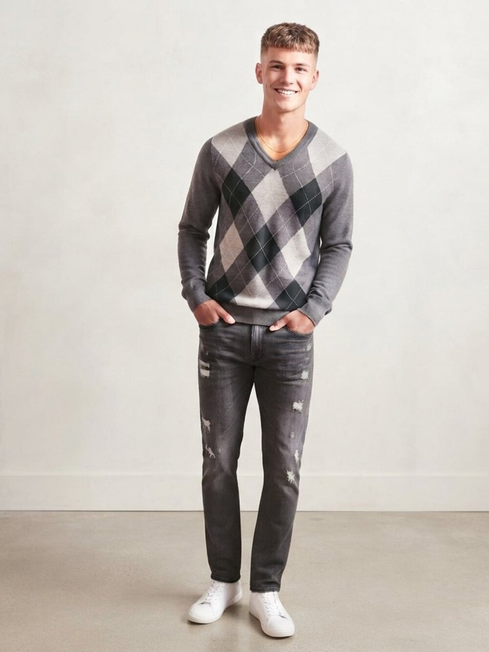 Old Navy Men's Gray Argyle V-Neck Pullover Knit Sweater - Size Large